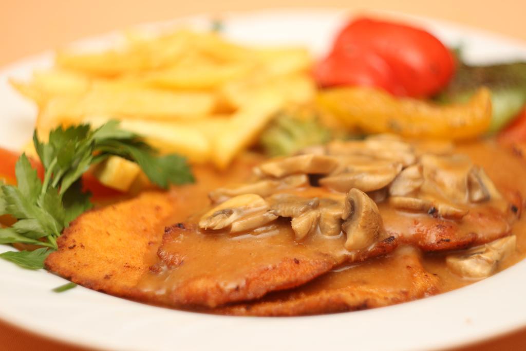 Hotel & Restaurant Am Kirschberg Alten Buseck Dış mekan fotoğraf
