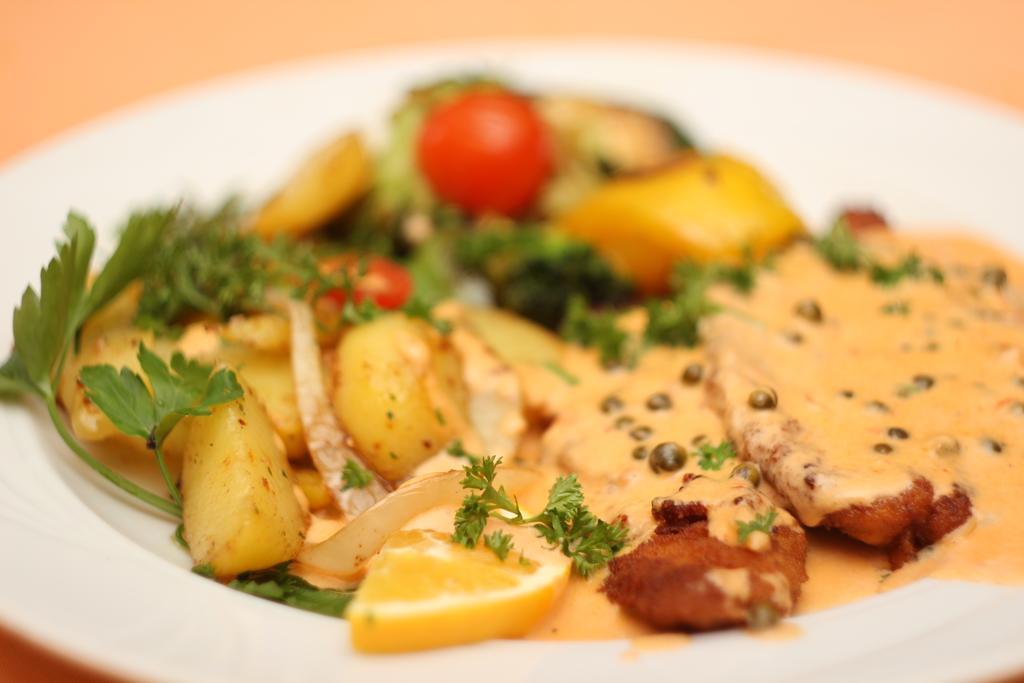 Hotel & Restaurant Am Kirschberg Alten Buseck Dış mekan fotoğraf