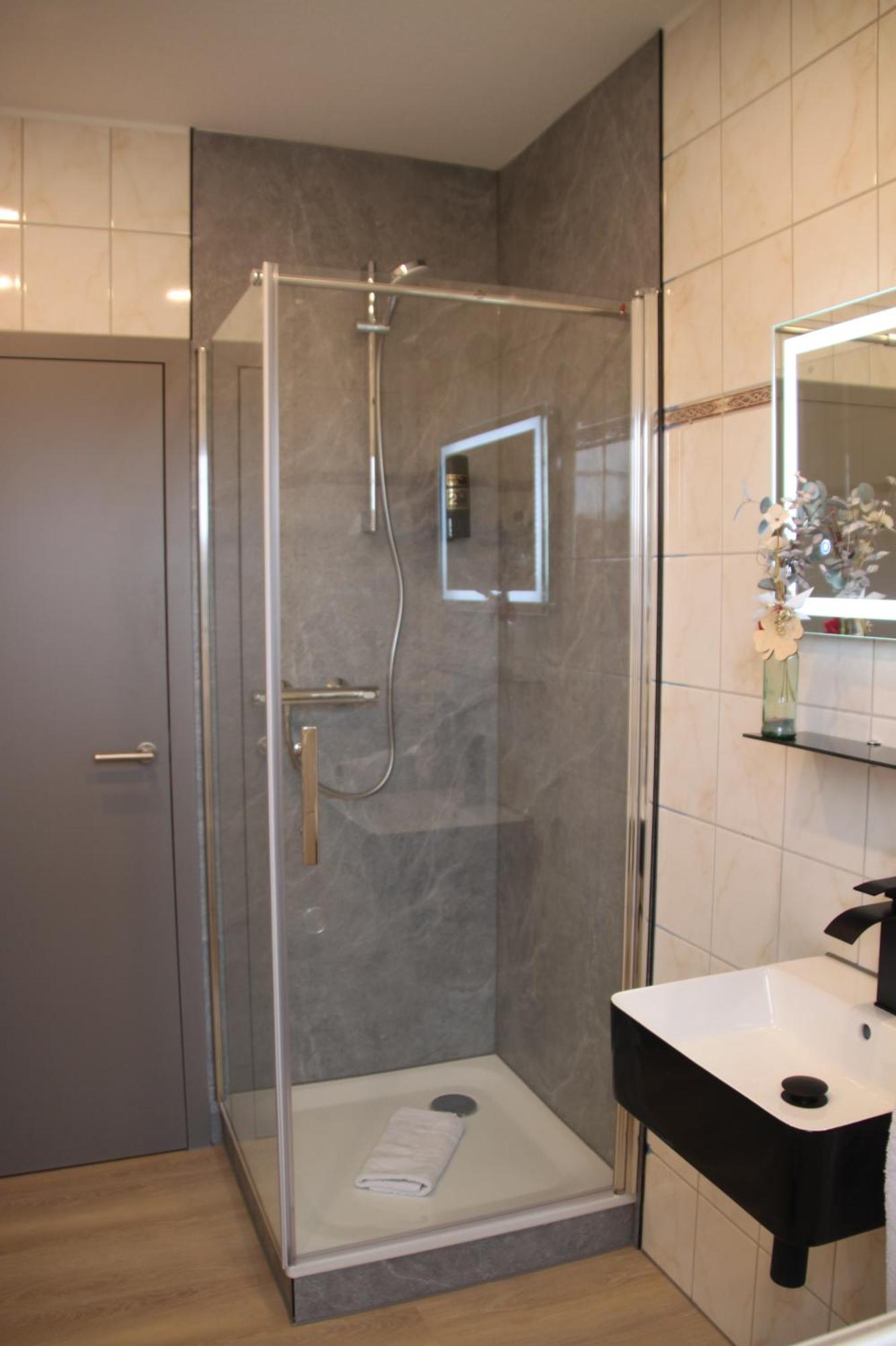 Hotel & Restaurant Am Kirschberg Alten Buseck Dış mekan fotoğraf