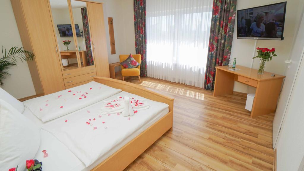 Hotel & Restaurant Am Kirschberg Alten Buseck Dış mekan fotoğraf
