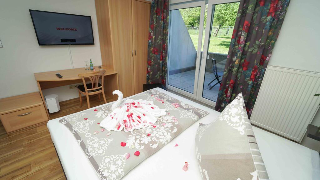 Hotel & Restaurant Am Kirschberg Alten Buseck Dış mekan fotoğraf